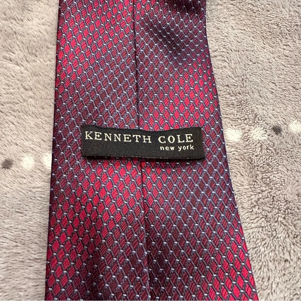 Kenneth Cole 100% Silk Striped Geometric Tie
